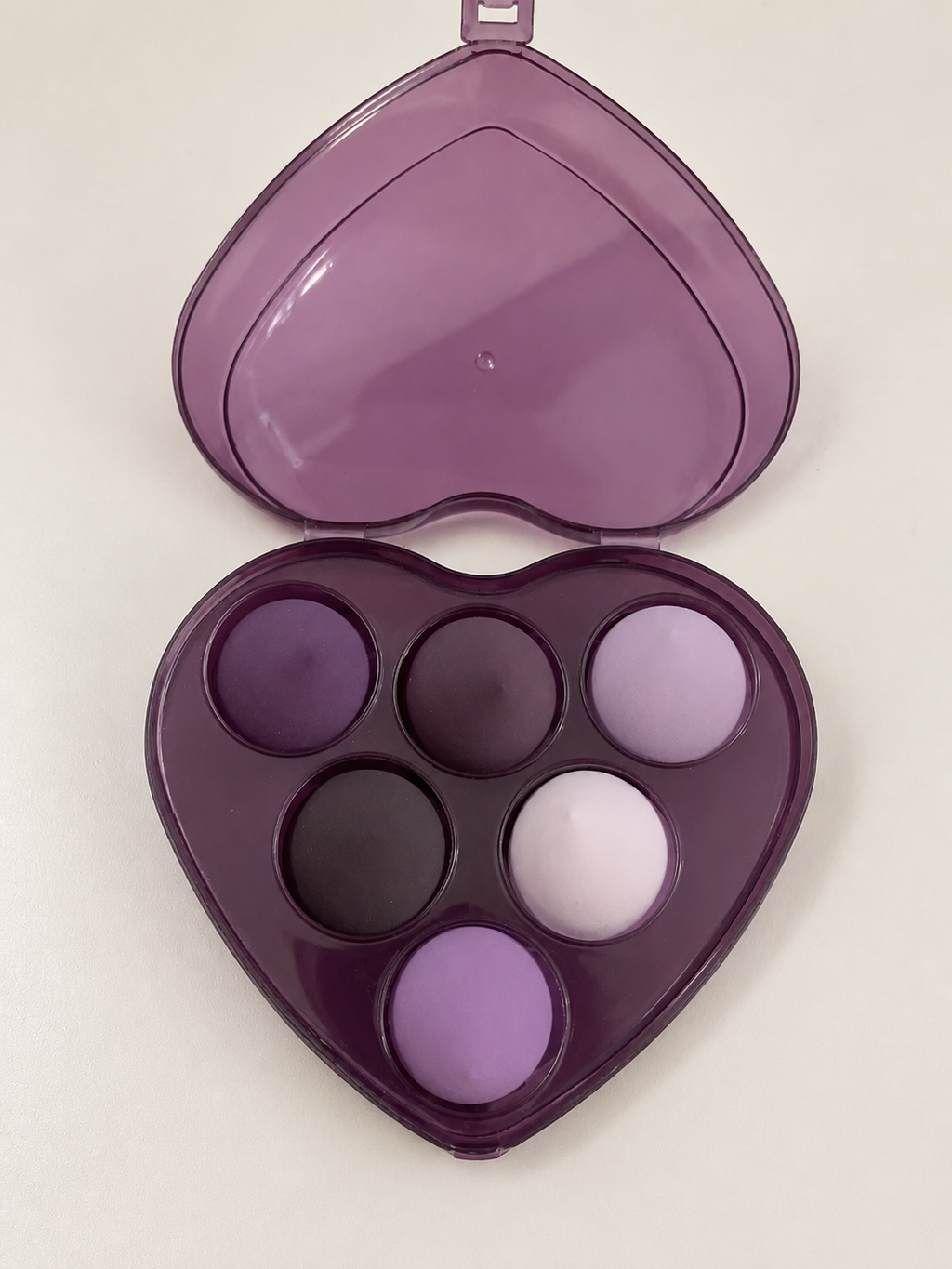 Heart-Shaped 6-Colour Eyeshadow Makeup Palette – Purple