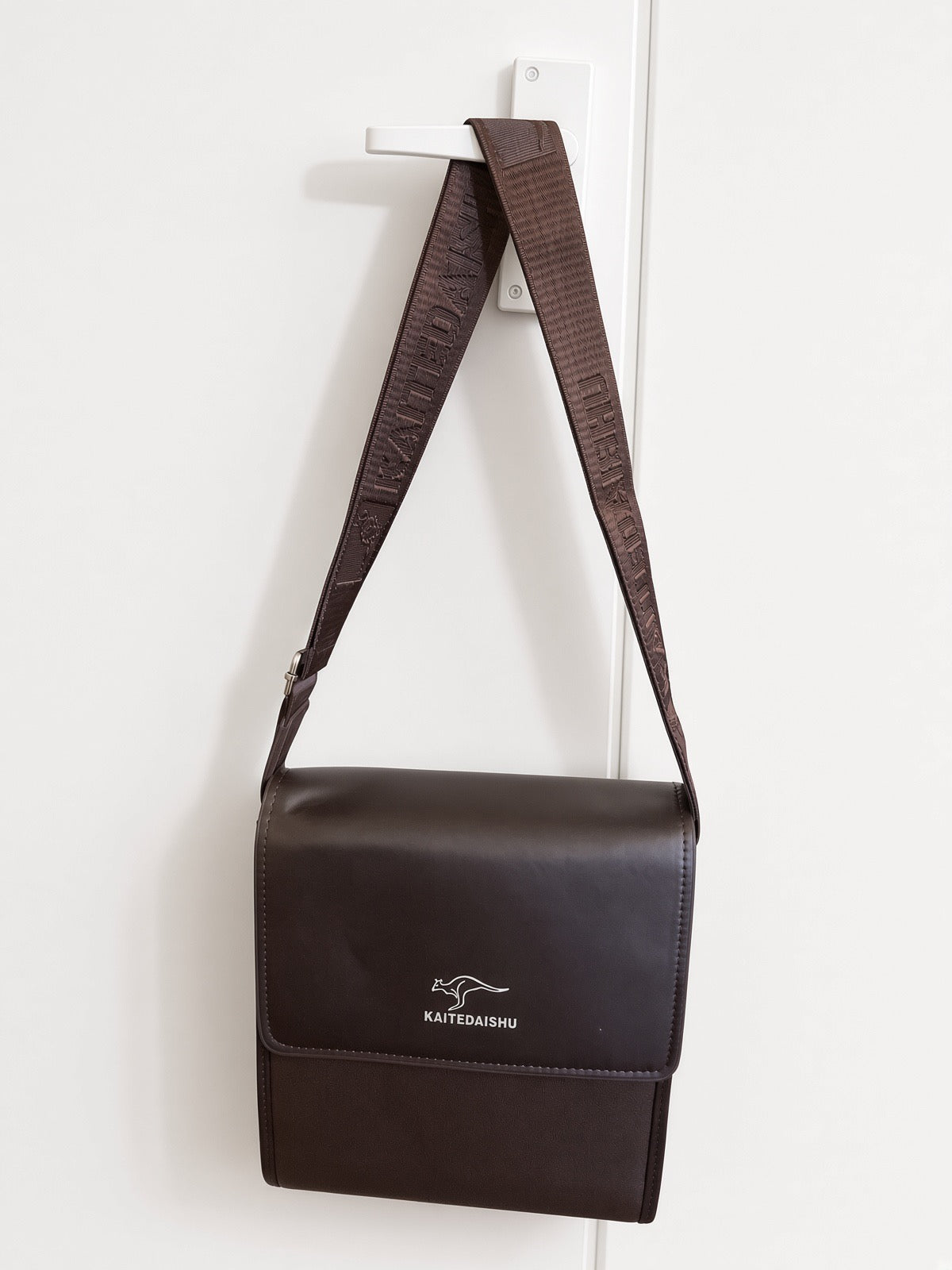 Classic Dark Brown Crossbody Bag – Stylish Everyday Shoulder Bag